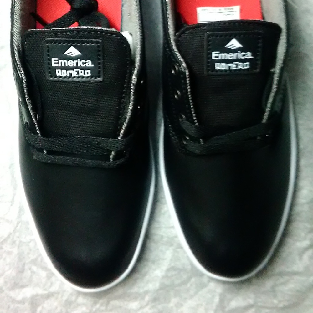 Emerica men size 7 - new with defect - Picture 3 of 7